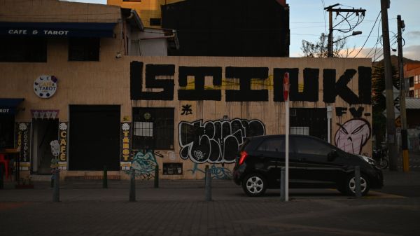 street,street art,Kyle Larivee,black cars,graffiti,power lines