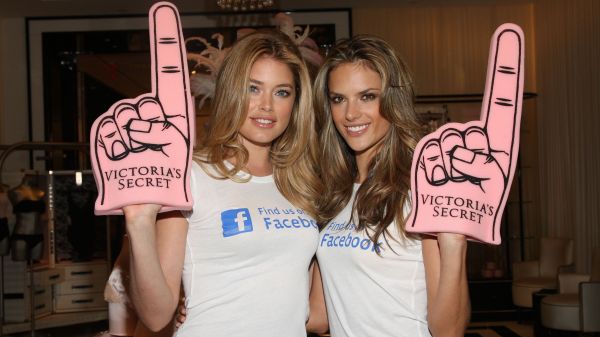 ξανθιά,μόδα,Doutzen Kroes,μπλε μάτια,Facebook,Alessandra Ambrosio