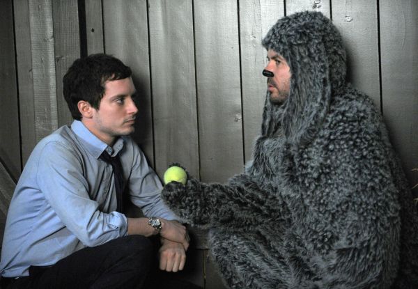 Wilfred,Elijah Wood,ryan newman,Jason Gann,ball,main characters