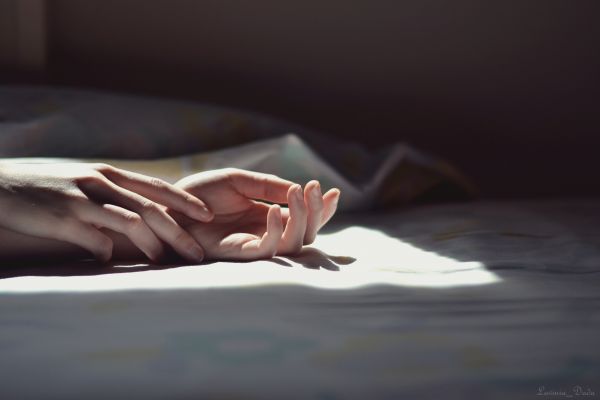 Sun,spring,contrast,hands,bed,photography