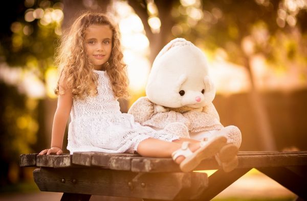 children,sunlight,model,sitting,white dress,photography