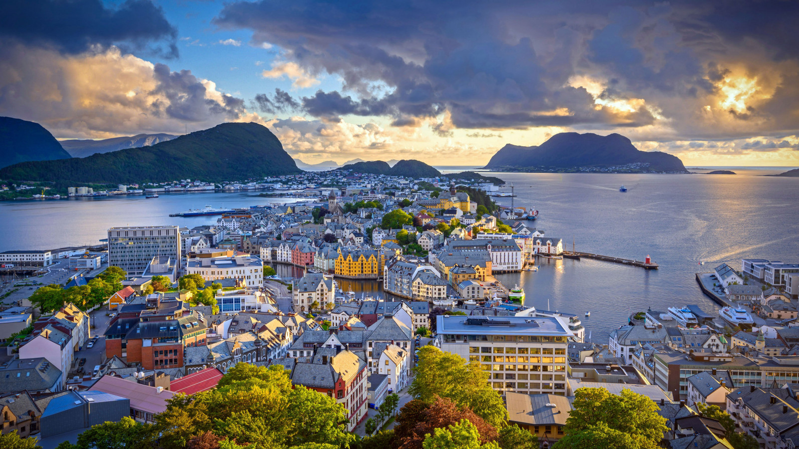 Wolke, Wasser, Himmel, Gebäude, Berg, Licht, blau, Natur, azurblau, Natural landscape, Stadtbild, Baum, Sonnenlicht, Reise, Gewässer, coastal and oceanic landforms, Dämmerung, Nachglühen, Haus, Horizont, See, Stadt, Landschaft, Freizeit, Morgen, Sonnenuntergang, Grundeigentum, Bergige landforms, Wahrzeichen, Sommer-, Metropole, Metropolregion, Kumulus, Gebirge, Sonnenaufgang, Hafen, Wasserweg, Erholungsort, Hügel, Stadtgebiet, menschliche Siedlung, Ufer, Landspitze, Bergstation, Abend, Küste, Wildnis, Dach, Tourismus, Ozean, Seebezirk, klingen, Bucht, Halbinsel, Tropen, Ferien, Kap, Stadt, Einlass, Betrachtung, Vorort, Nacht-, Dorf, Reservoir, See, Vogelperspektive, Vorgebirge, Meer, Luftaufnahmen, Dämmerung, Insel, Panorama, Bergdorf, Karibik, Skyline, Touristenattraktion, Fluss