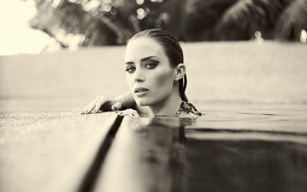 actress,looking at viewer,Emily Blunt,depth of field