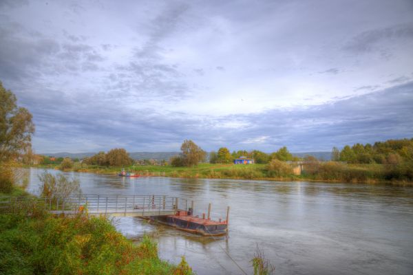 stromy,krajina,podzim,jezero,voda,kopec