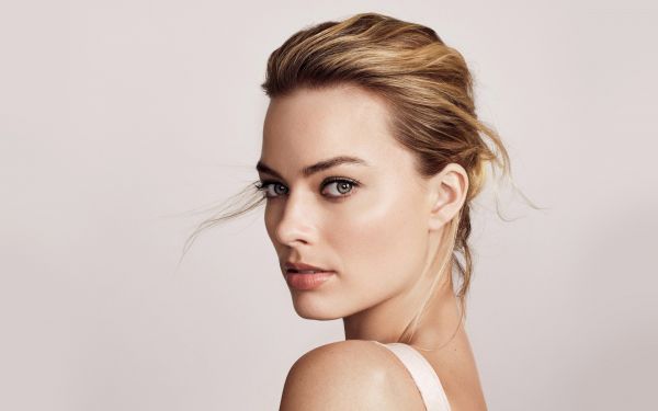 Margot Robbie,actrice,eenvoudige achtergrond