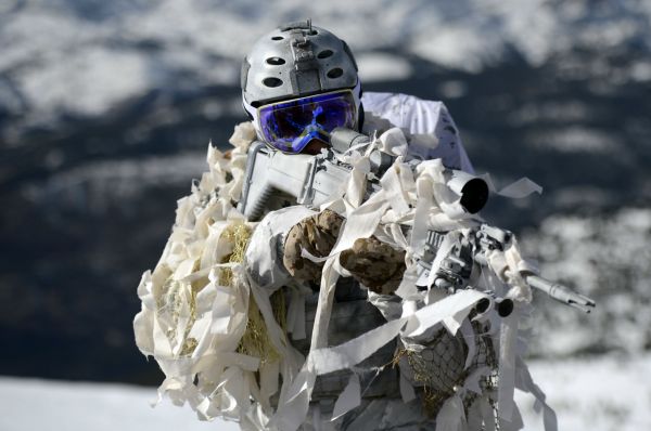 sníh,zima,voják,led,astronaut,válečný