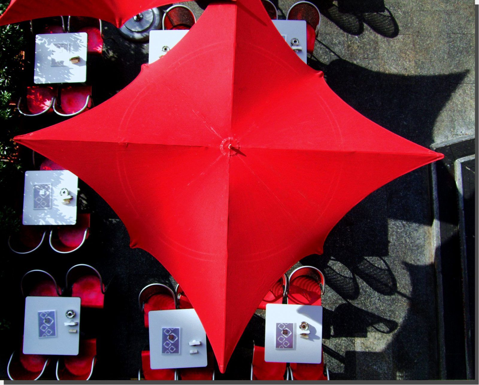 shadow, red, Sun, rot, bar, umbrella, rojo, chair, ombra, explore, Genova, tables, sole, rosso, sedie, ombrelloni, caffe, 2011, tavolini