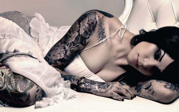 Kat Von D,模型,2560x1600像素,黑发,简单的背景