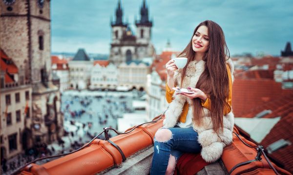 pelo largo,Mujeres al aire libre,mujer,Tejados,vaso,Paisaje urbano