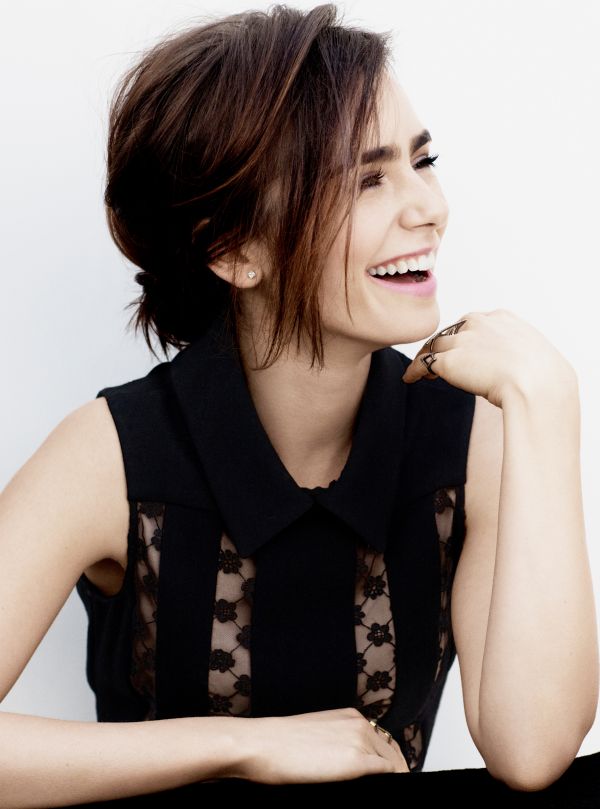 skuespillerinne,kvinner,brunette,ler,Lily Collins