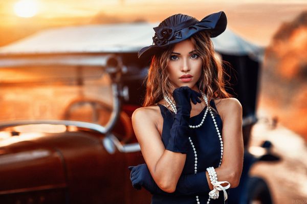 mujer,modelo,morena,gafas,vestido negro,coche