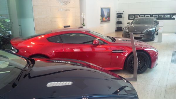 Aston Martin,Aston Martin V12 Vantage,3264x1836 px