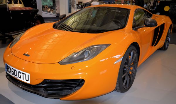 2011,McLaren,mp412c,oranžový,britský,motor