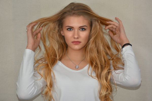 ansigt, Kvinder, model, portræt, blond, Enkel baggrund