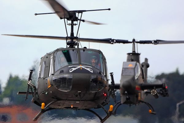 kendaraan,pesawat terbang,militer,helikopter,Huey Helicopter,Bell AH 1 SuperCobra