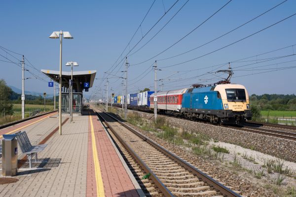 sky,vehicle,train,railway,train station,Nikon