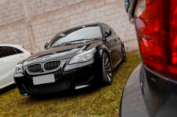 coche,edificio,BMW,vehículo,la carretera,capucha