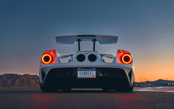 mașină,vedere din spate,coada de lumină,rear wing,Ford GT