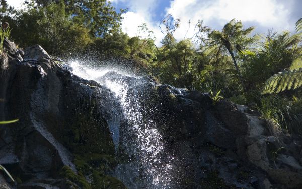 falls,splashes,stones