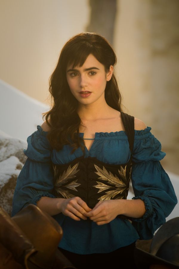 Lily Collins,színésznő,nők,híresség,portré kijelző