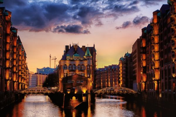 Hamburg,Németország,épület,Speicherstadt,raktár,este