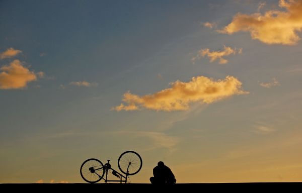 landschap,zonsondergang,hemel,zonlicht,fiets,veld-