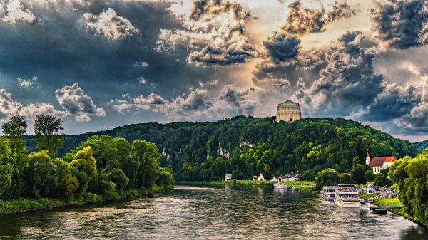 Бавария,река,дървета,небе,HDR