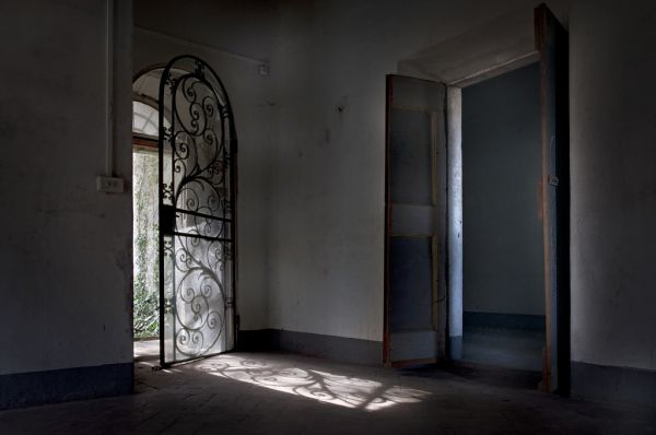 abandoned, mansion, sunlight, doors, decay, urbanexploration