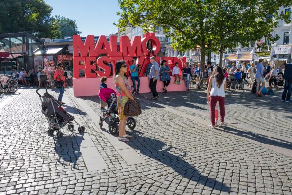 mennesker,Malmö,gate,skygge,fotgjenger,gata