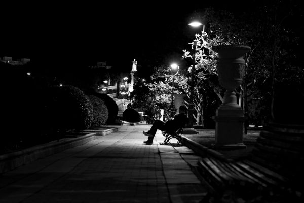 park,parque,night,noche,man,hombre