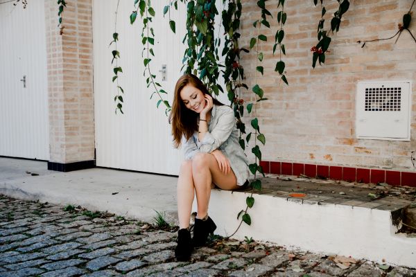 Flavia Sayuri,modelo,Mujeres al aire libre,chaqueta de jeans,sonriente