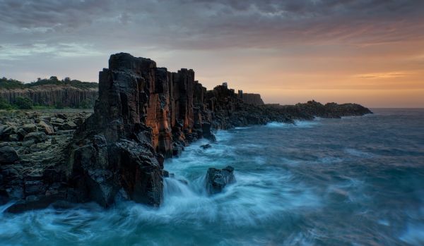 cloud,water,sky,Natural landscape,coastal and oceanic landforms,watercourse