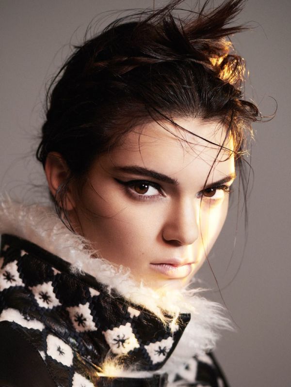 Kendall Jenner,vrouw,model-,brunette,eenvoudige achtergrond,kijken naar kijker