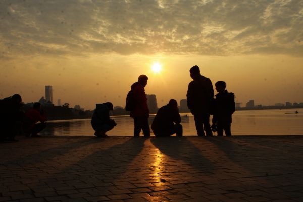 Hommes,femmes,mer,lumière du soleil,le coucher du soleil