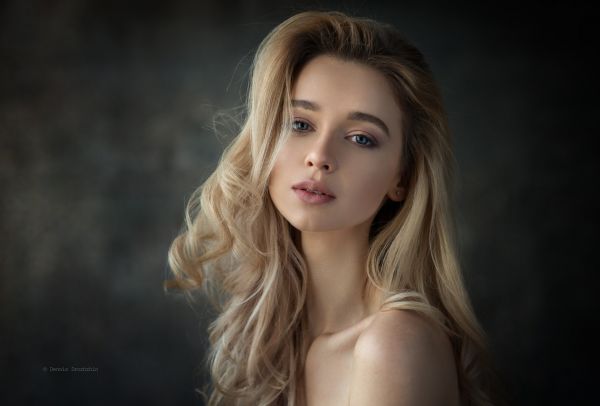 Kvinder,ansigt,model,portræt,blond,Enkel baggrund