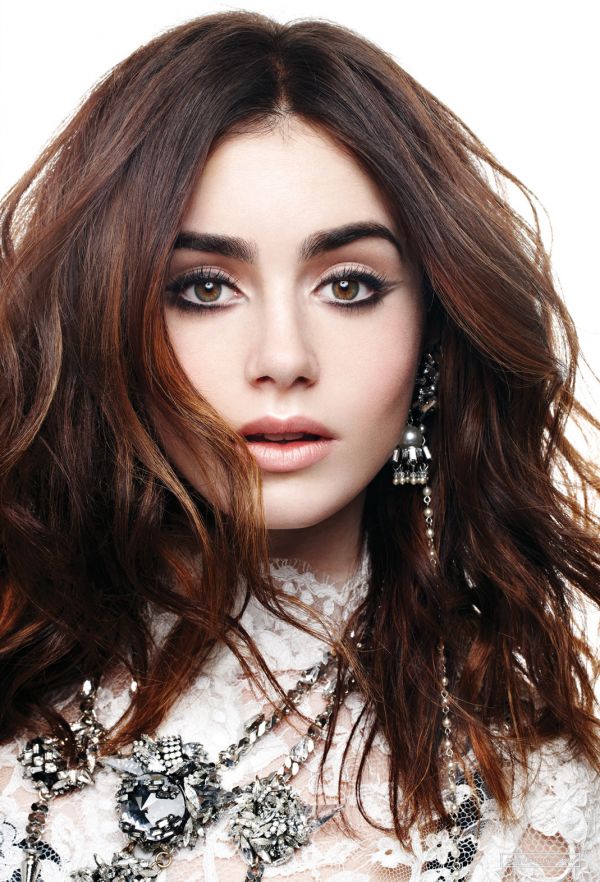 Lily Collins,nők,színésznő,modell,barna,egyszerű háttér