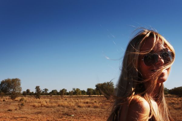 luz de sol,mujer,pelo largo,Mujeres con gafas,puesta de sol,arena