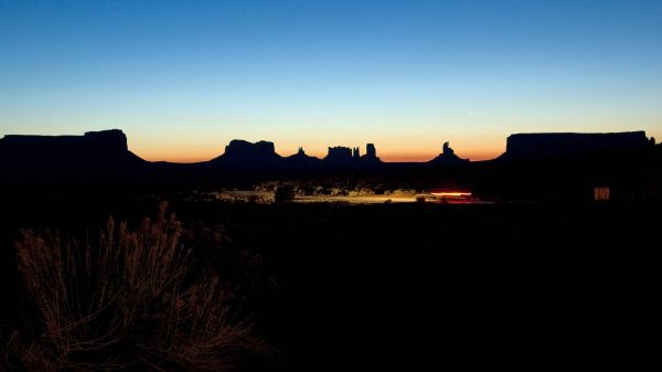 Monument Valley,2560x1440 px,sunrise