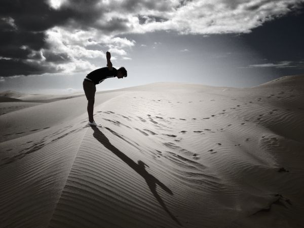 sunlight,white,monochrome,sea,sand,silhouette