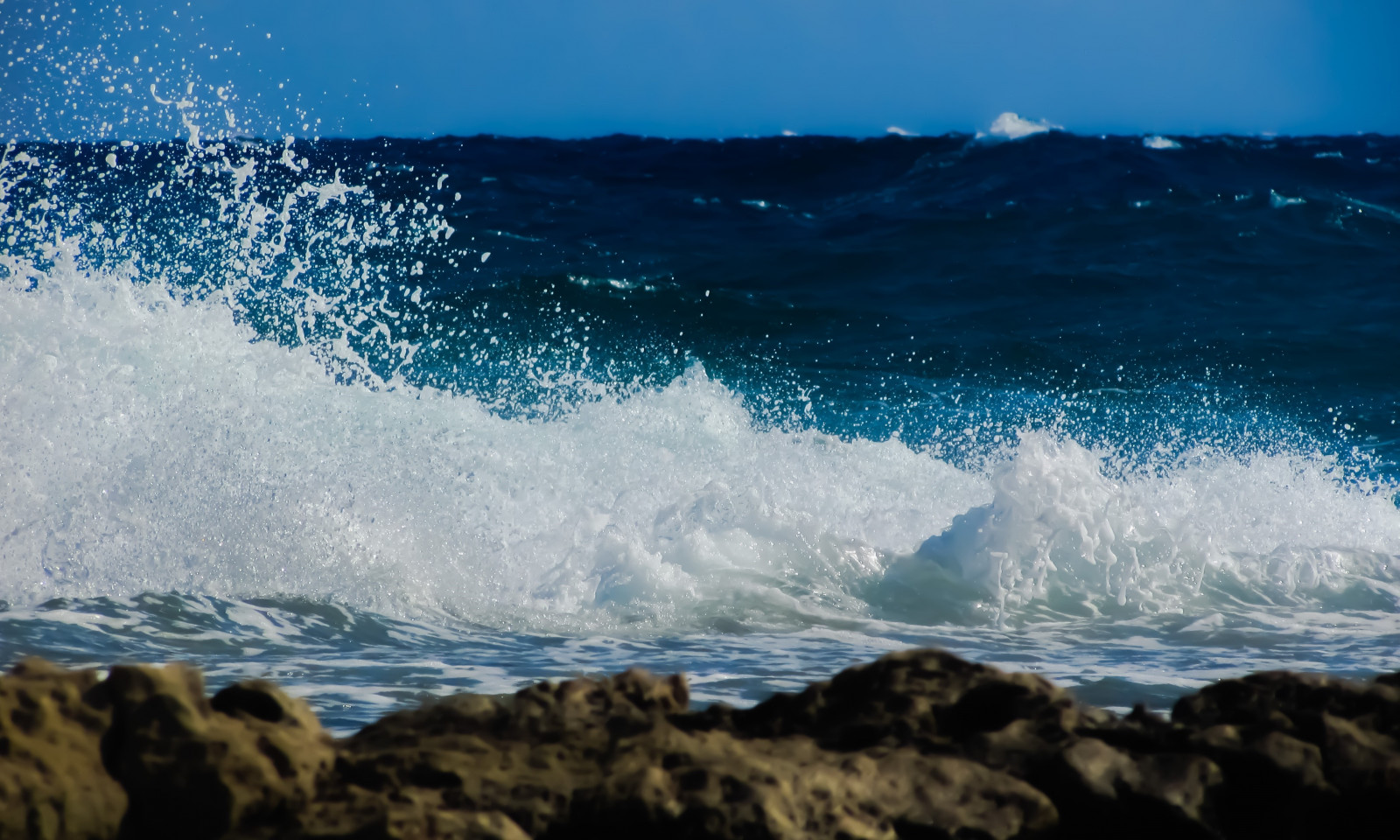 sea, water, rock, shore, beach, coast, horizon, foam, cape, spray, Surf, ocean, wave, body of water, wind wave