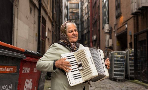 gate,street musikk,musikk Instrument,vei,musiker,gamle mennesker