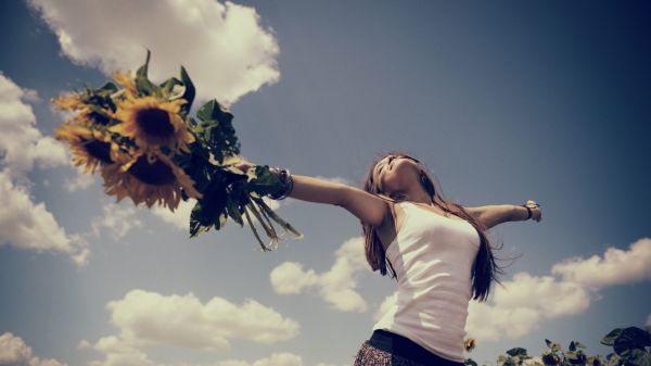 luz solar, Mulheres ao ar livre, mulheres, Flores, olhos fechados, morena