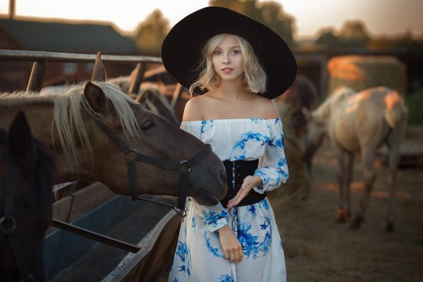 Alice Tarasenko,Nastasya Parshina,ผู้หญิง,สีบลอนด์,แนวตั้ง,Women with Hats