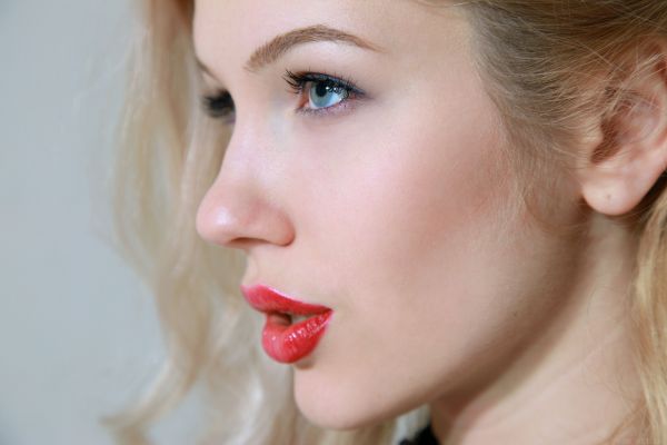 vrouw,Marianna Merkulova,blond,rode lippenstift,gezicht,detailopname