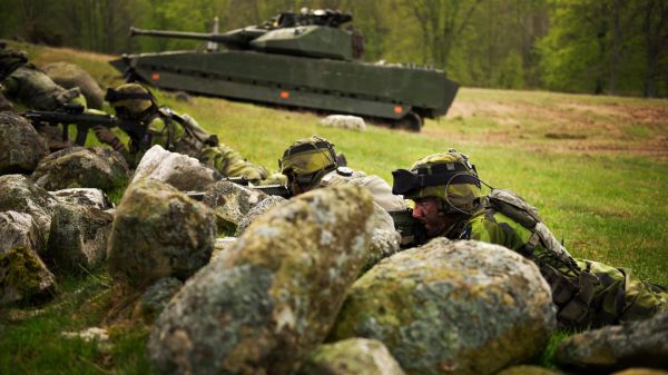 vehículo de combate de infantería,1920x1080 px,militar,soldado,Ejército sueco,tanque