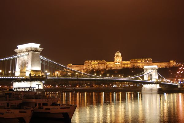 3872x2592 px,Budapest,Kædebroen,Ungarn,nat,afspejling