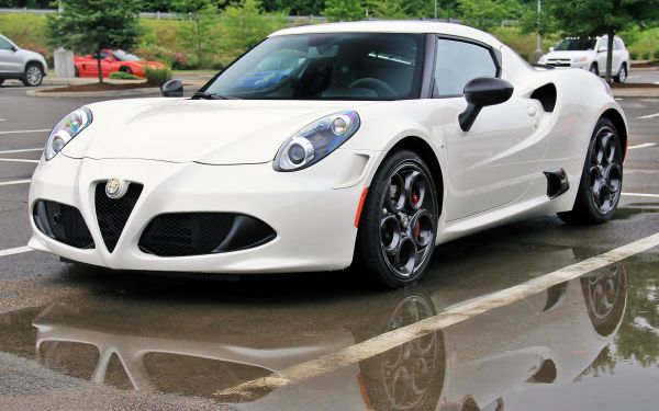 Alfa Romeo 4C,fehér,oldalnézet