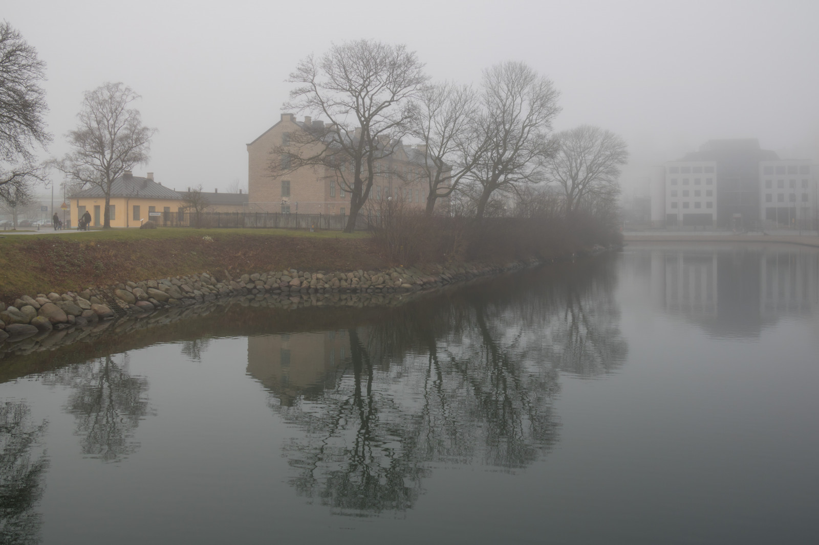 agua, reflexión, nieve, invierno, Mañana, niebla, río, canal, árbol, niebla, clima, temporada, Dimma, Kanal, Malmo, Reflektion, Exif modelo canoneos760d, Geocountry, Cámara hacer canon, Geocity, Modelo de cámara canoneos760d, Geostate, Geolocalización, Lente exif efs18200mmf3556is, Exif make canon, Exif isospeed 100, Longitud focal exif 20mm, Exif apertura 50, depósito, Fenómeno atmosférico, camino acuático