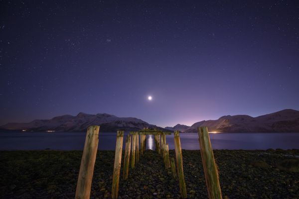 paisaje,mar,noche,lago,luces,montañas