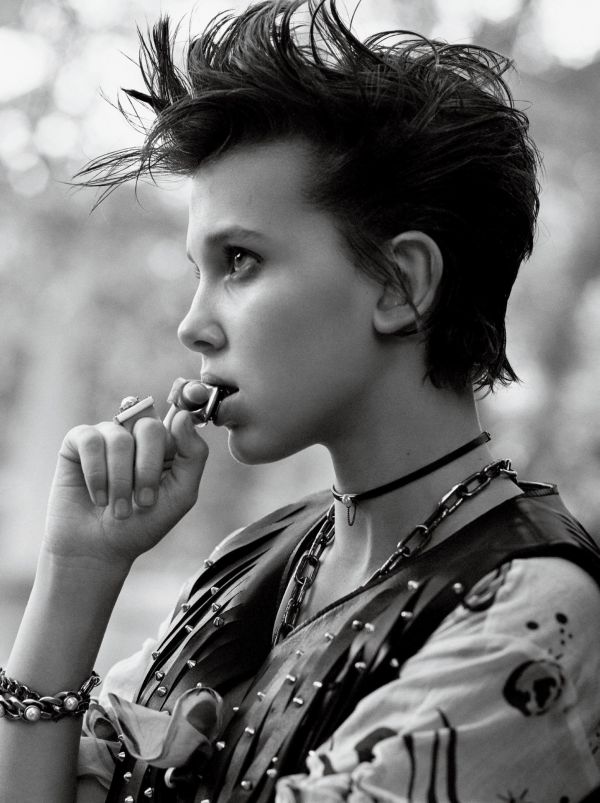 näyttelijä,Millie Bobby Brown,Interview magazine,yksivärinen,profiili,finger ring